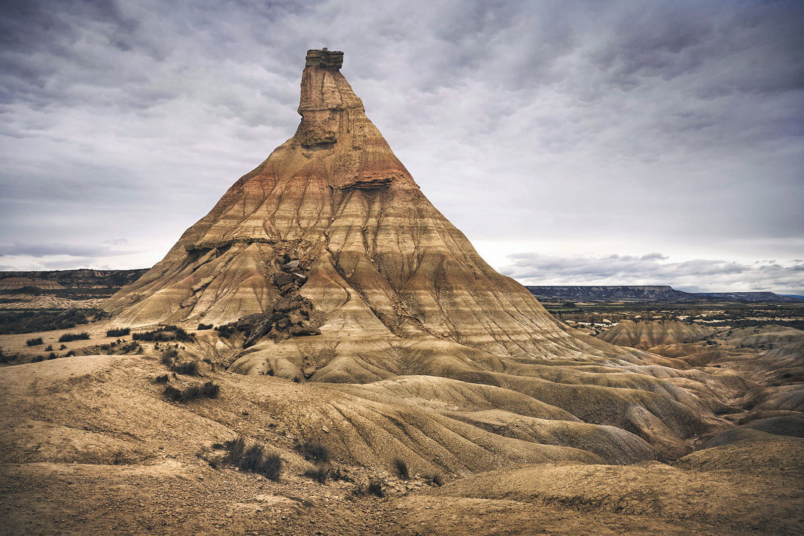 La formation rocheuse emblématique de Castil de Tierra au cœur du désert des Bardenas Reales en Navarre, Espagne.