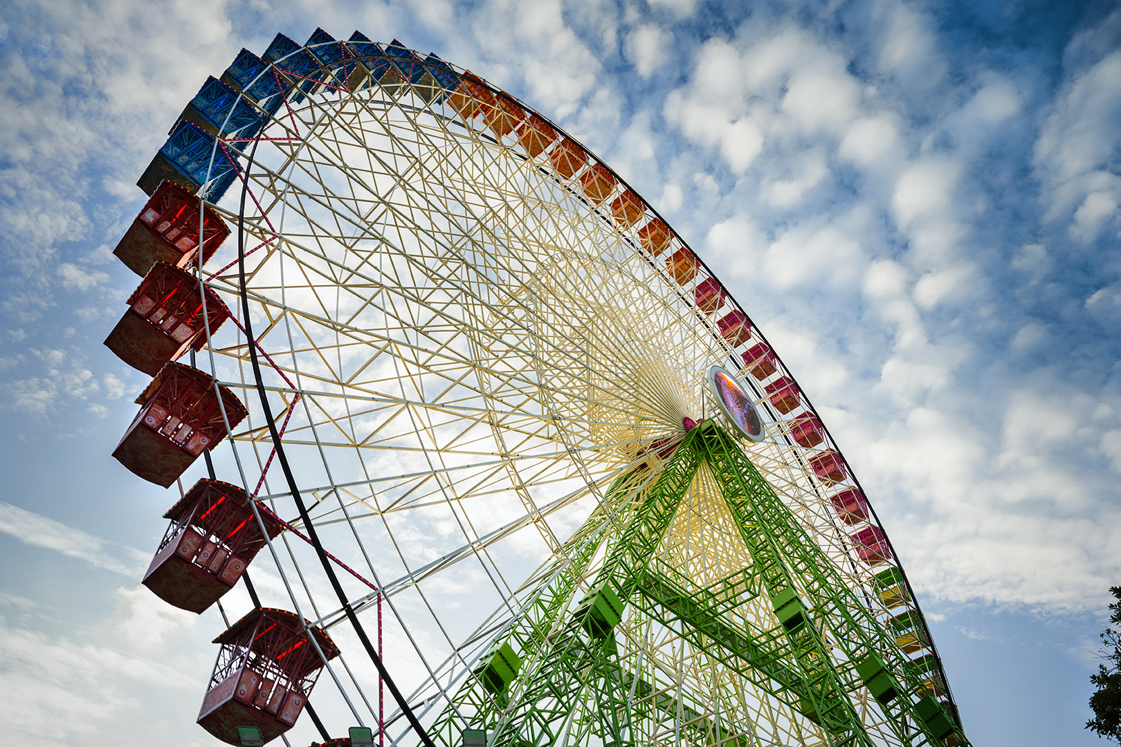 La grande roue emblématique du parc d'attractions du Monte Igueldo à Saint-Sébastien, Pays Basque, Espagne.